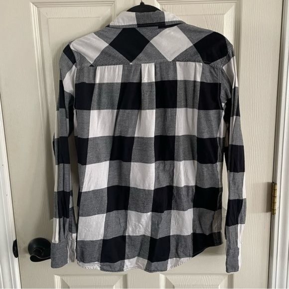 Uniqlo Black and White Plaid Flannel Shirt, Sz Medium - Picture 13 of 14